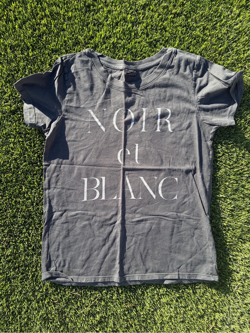 Noir et Blanc Short Sleeve Tee - Charcoal